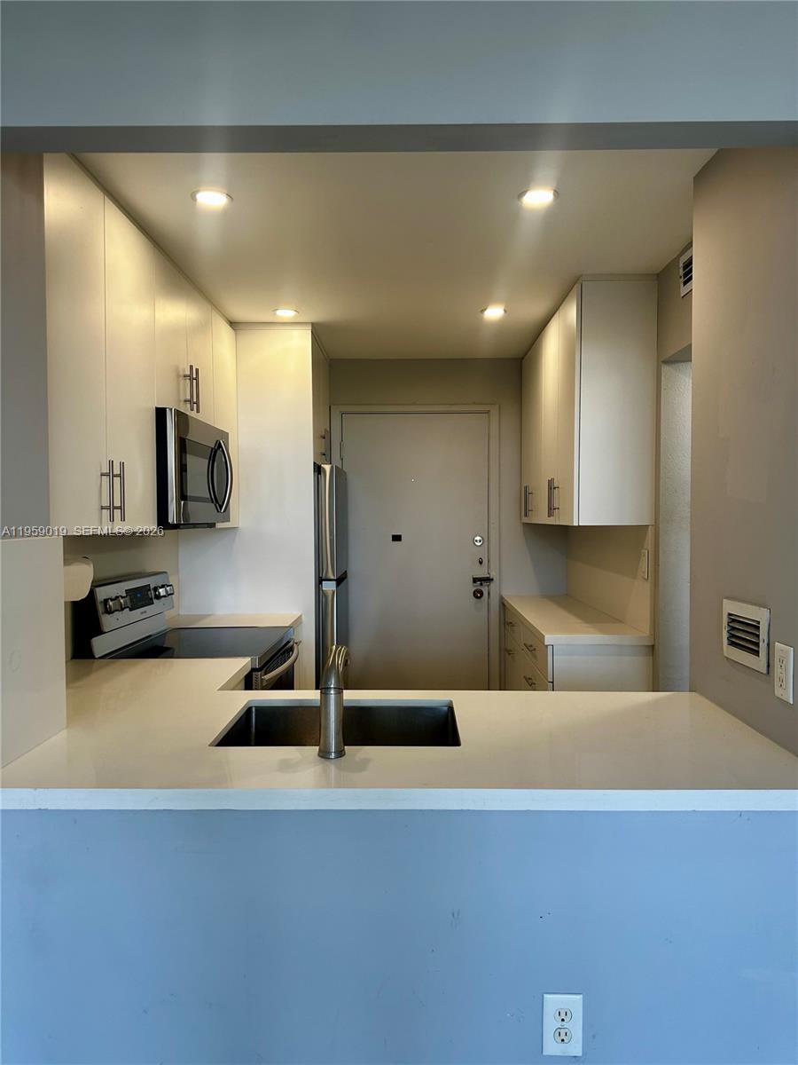 ADMIRAL TOWERS CONDO - Residential Lease