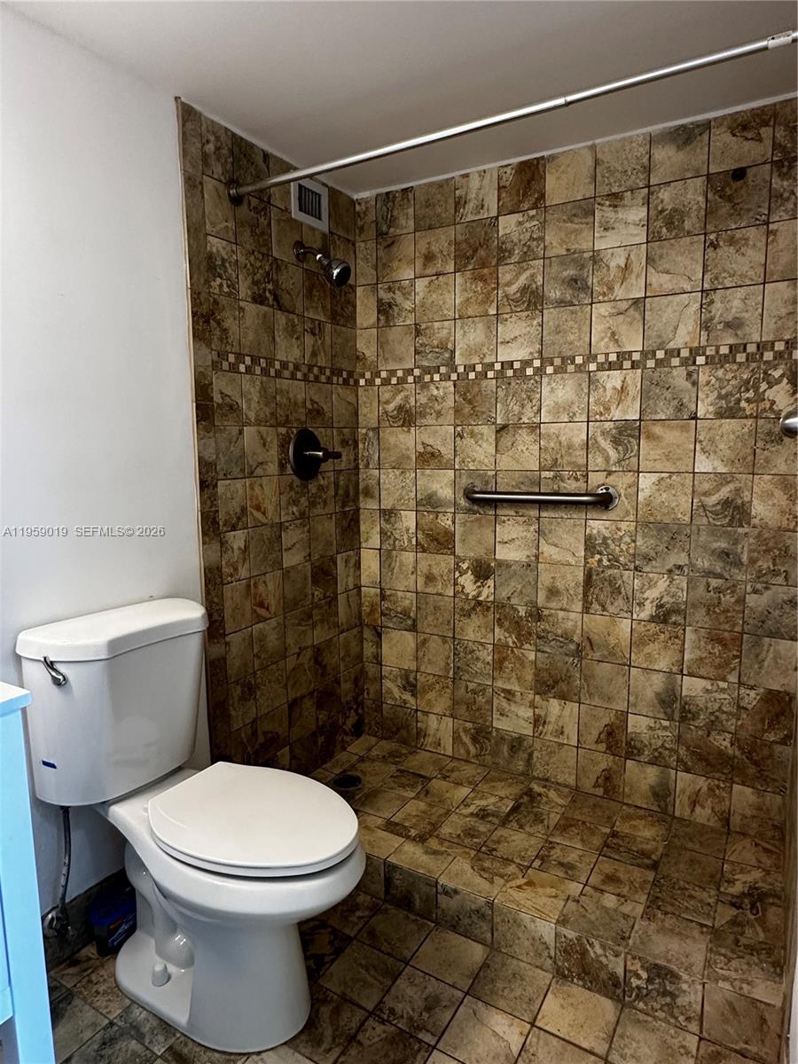 ADMIRAL TOWERS CONDO - Residential Lease