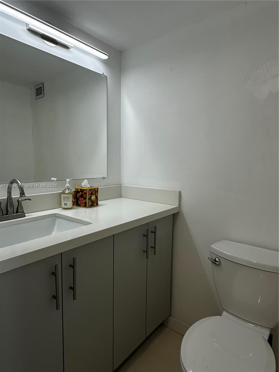 ADMIRAL TOWERS CONDO - Residential Lease
