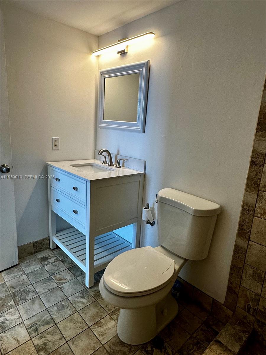ADMIRAL TOWERS CONDO - Residential Lease