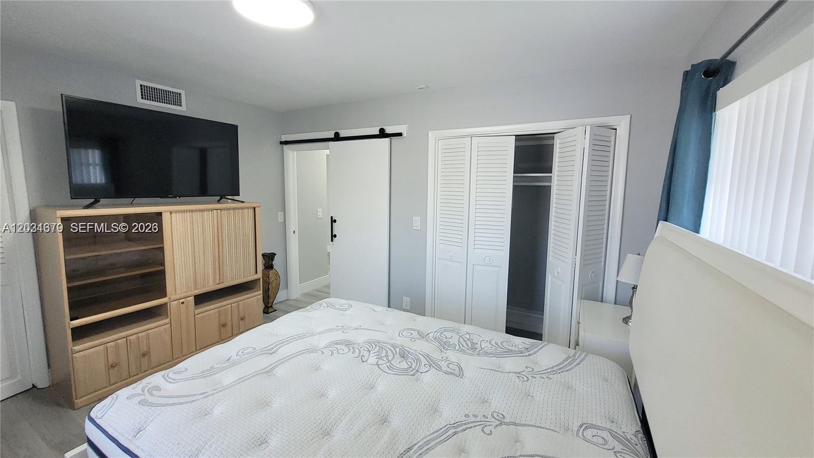 COLONIAL HOUSE CONDO - Residential