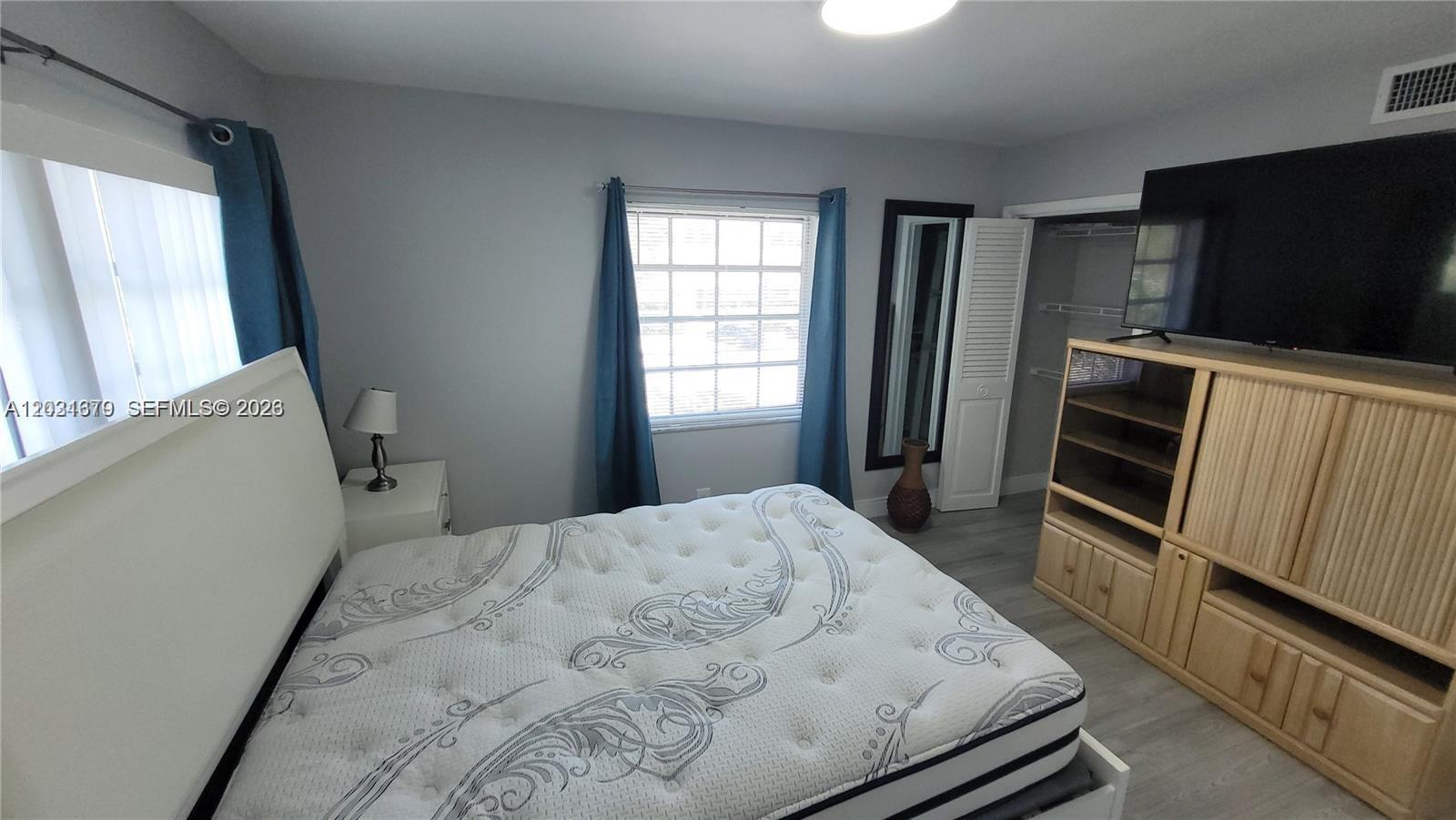 COLONIAL HOUSE CONDO - Residential