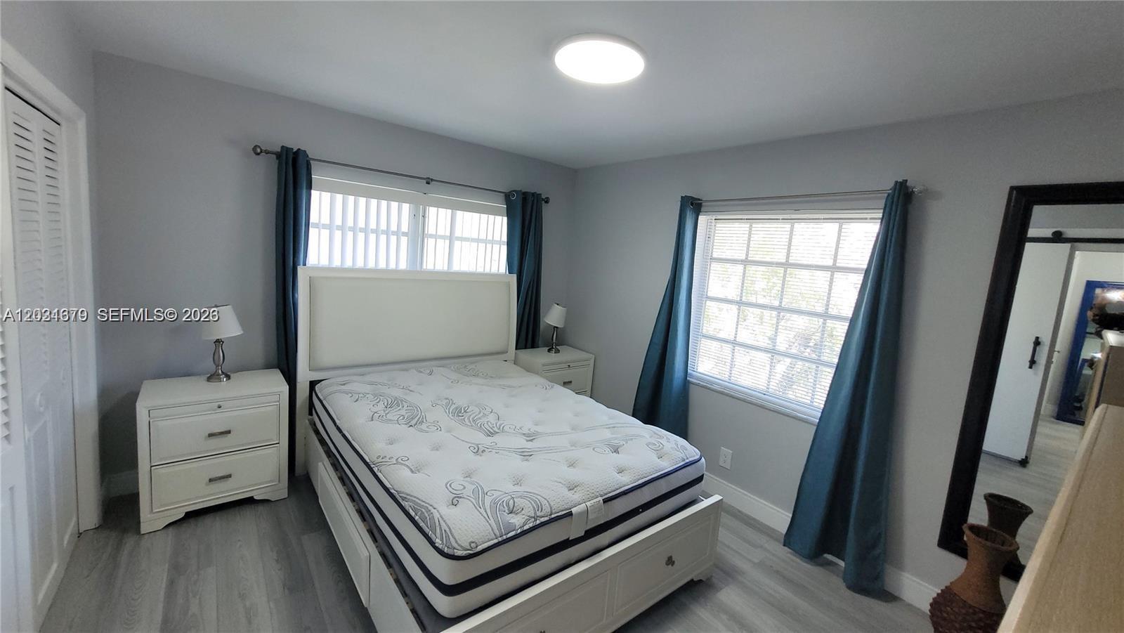 COLONIAL HOUSE CONDO - Residential