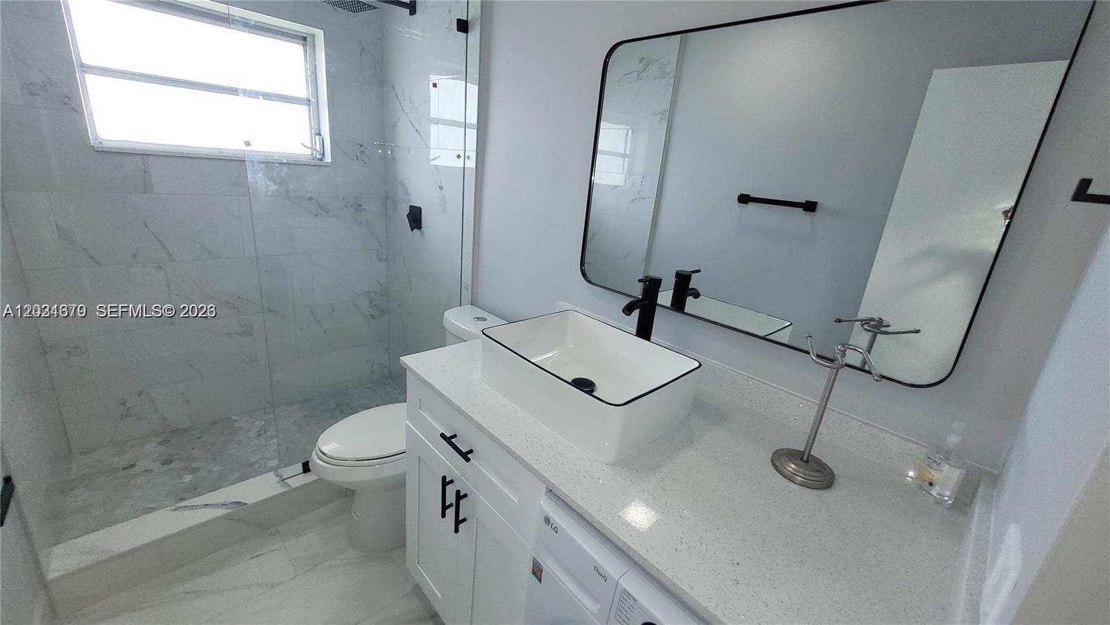 COLONIAL HOUSE CONDO - Residential