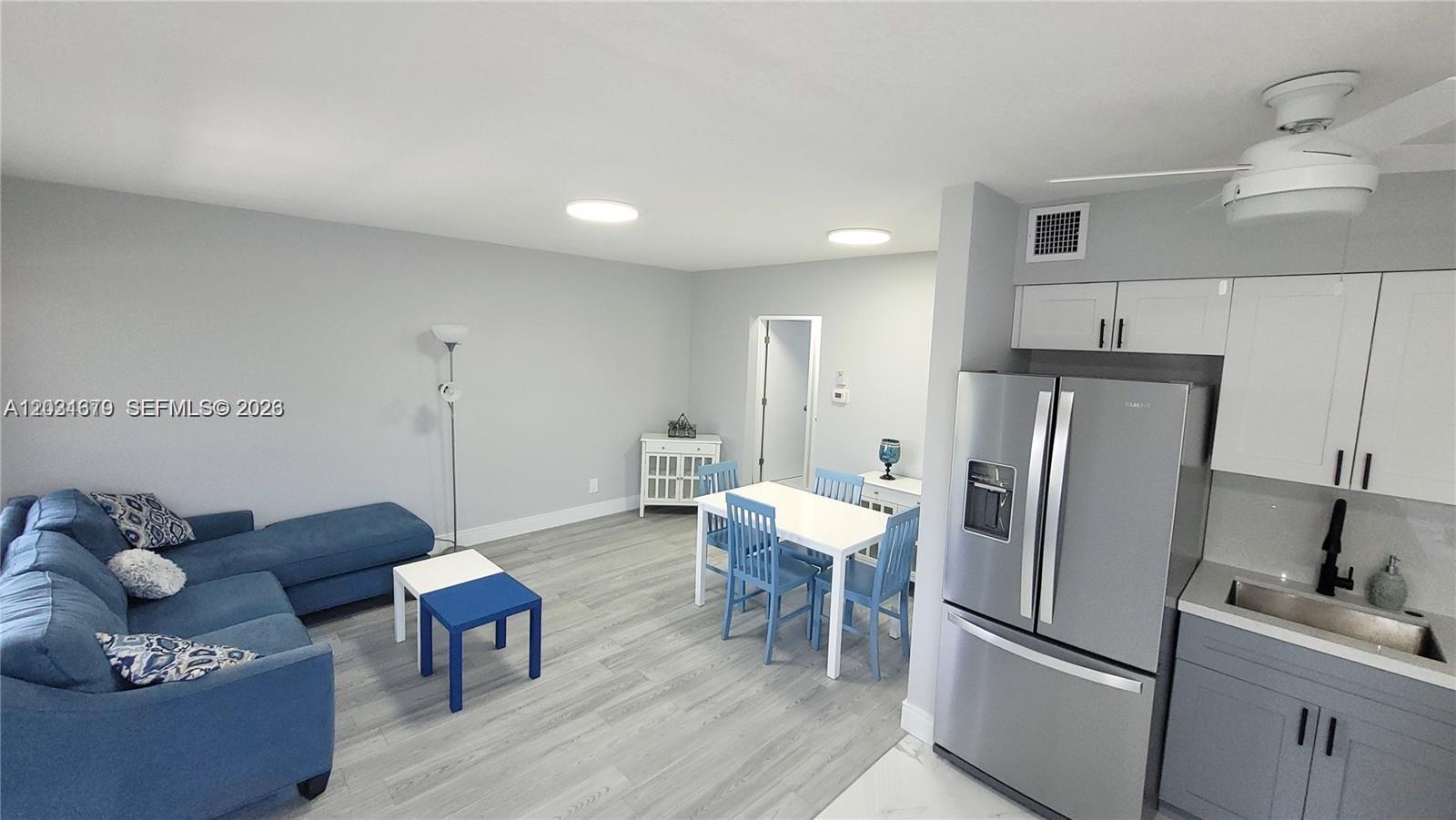 COLONIAL HOUSE CONDO - Residential