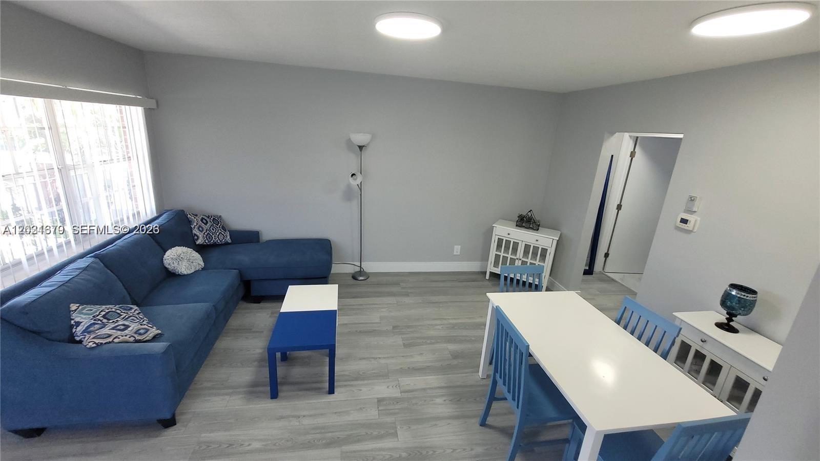 COLONIAL HOUSE CONDO - Residential