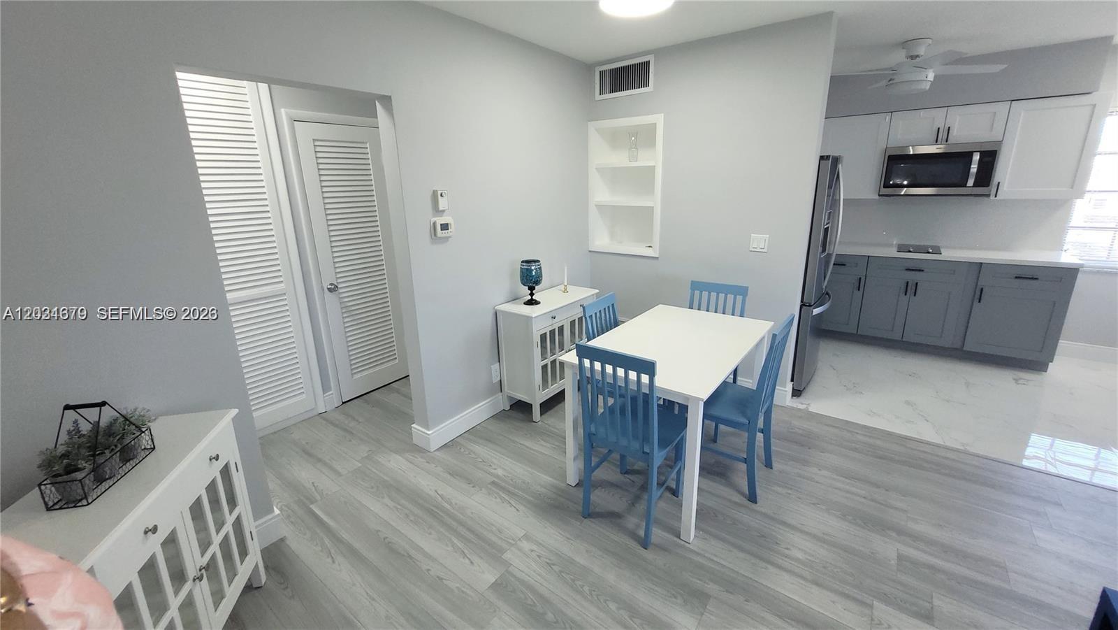 COLONIAL HOUSE CONDO - Residential