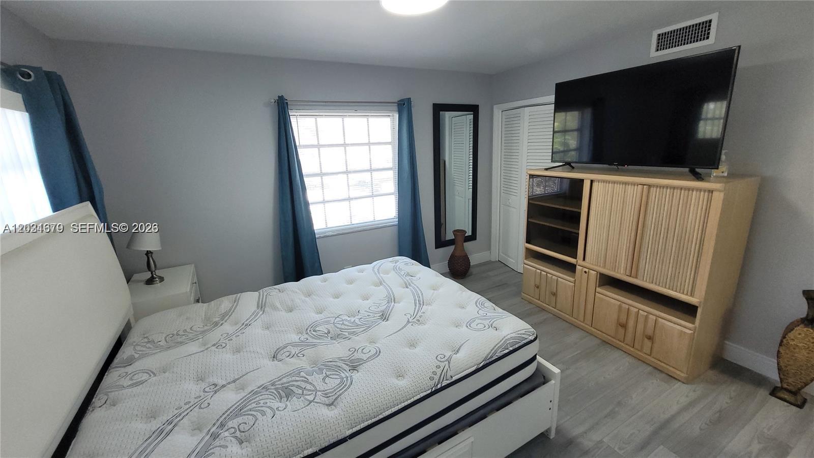COLONIAL HOUSE CONDO - Residential
