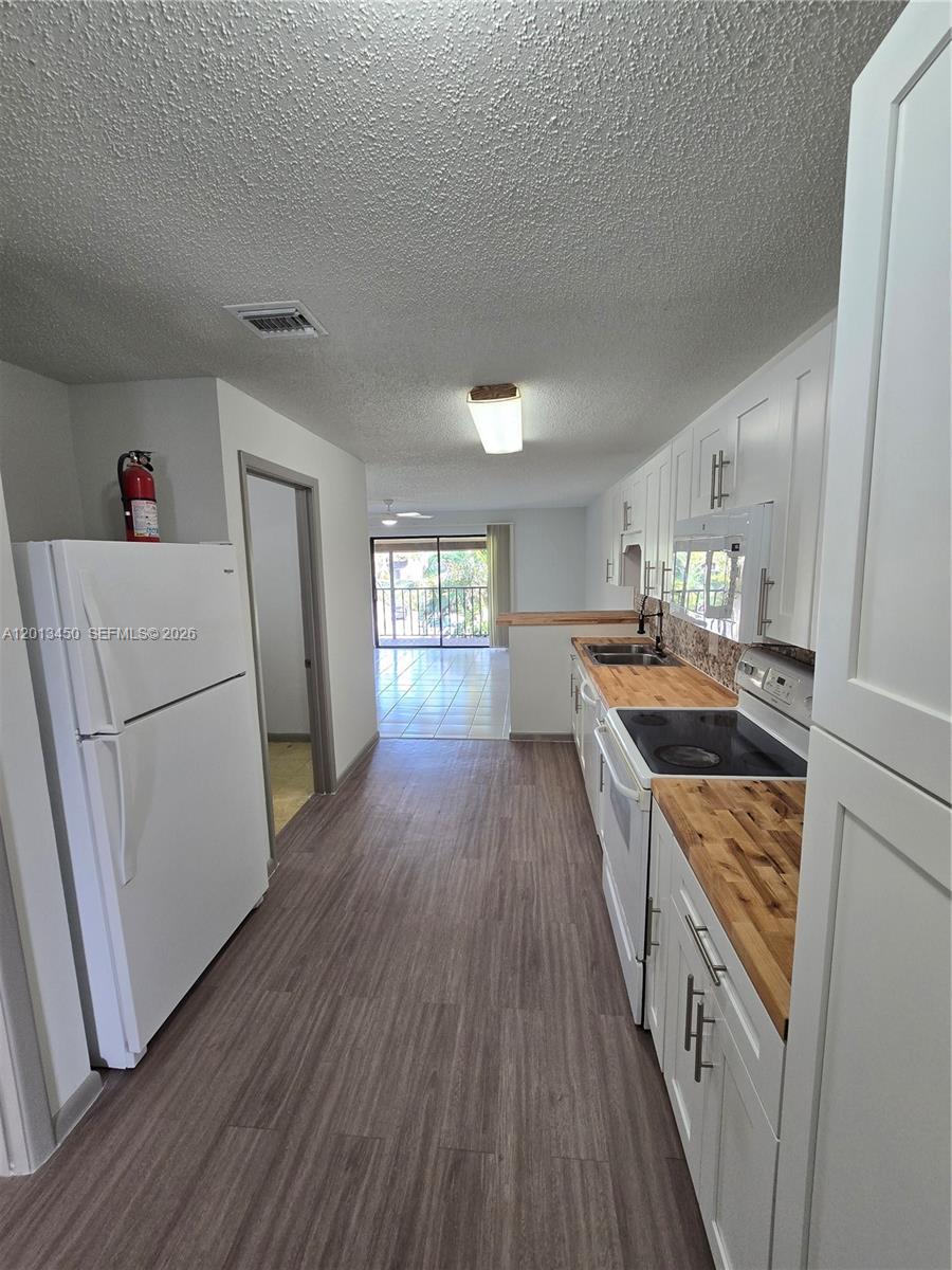 ISLAND HOUSE CONDOMINIUM - Residential