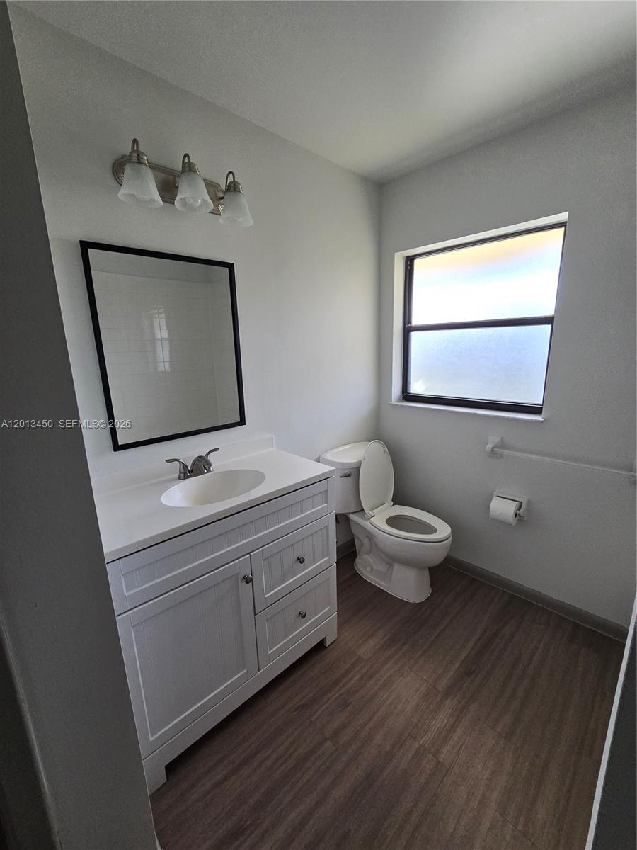 ISLAND HOUSE CONDOMINIUM - Residential