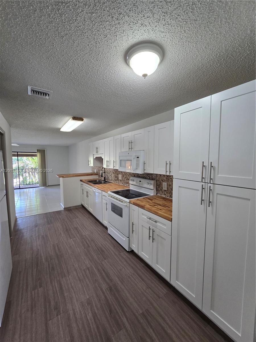 ISLAND HOUSE CONDOMINIUM - Residential