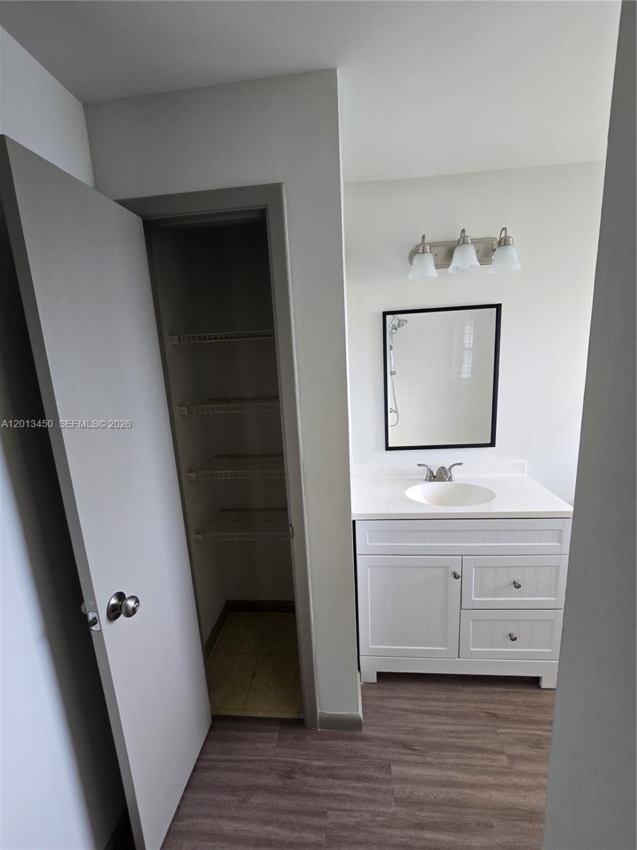 ISLAND HOUSE CONDOMINIUM - Residential