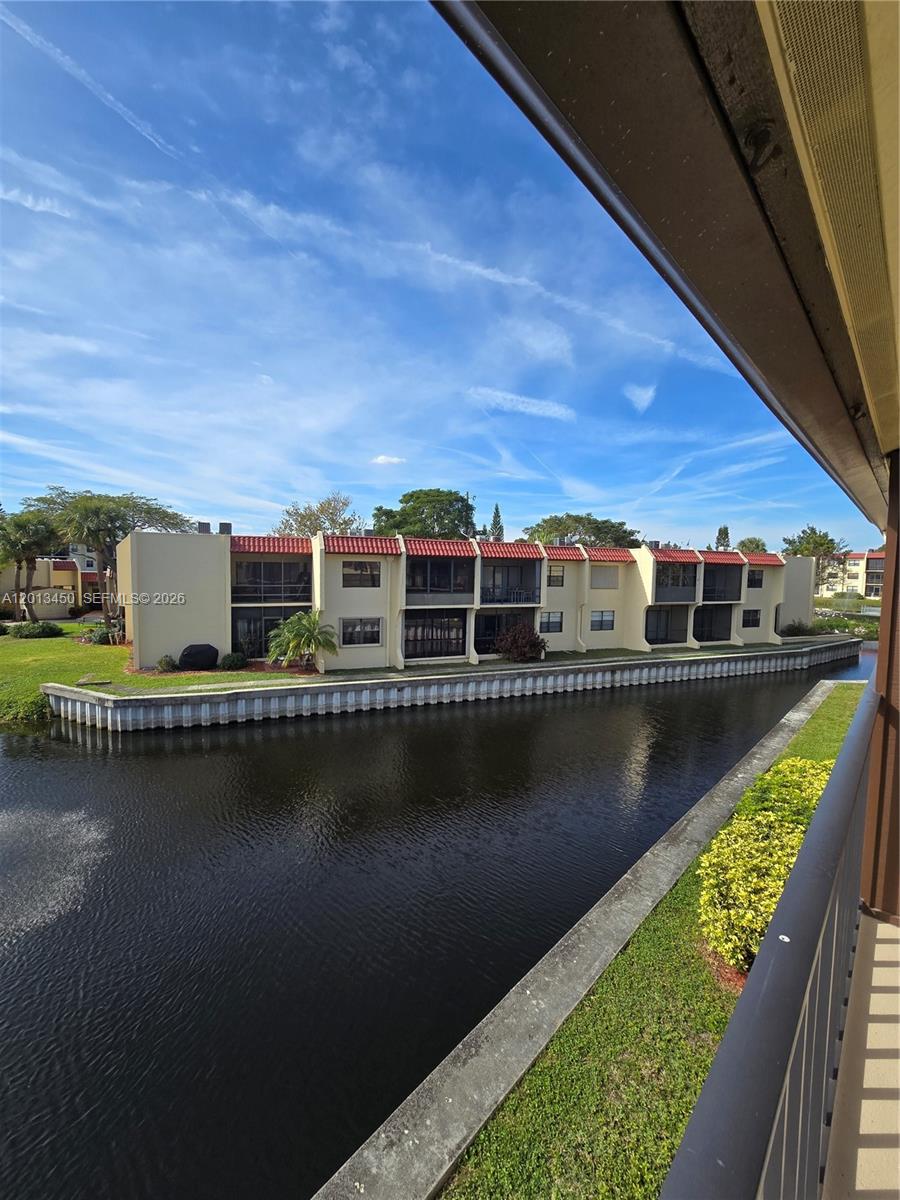ISLAND HOUSE CONDOMINIUM - Residential