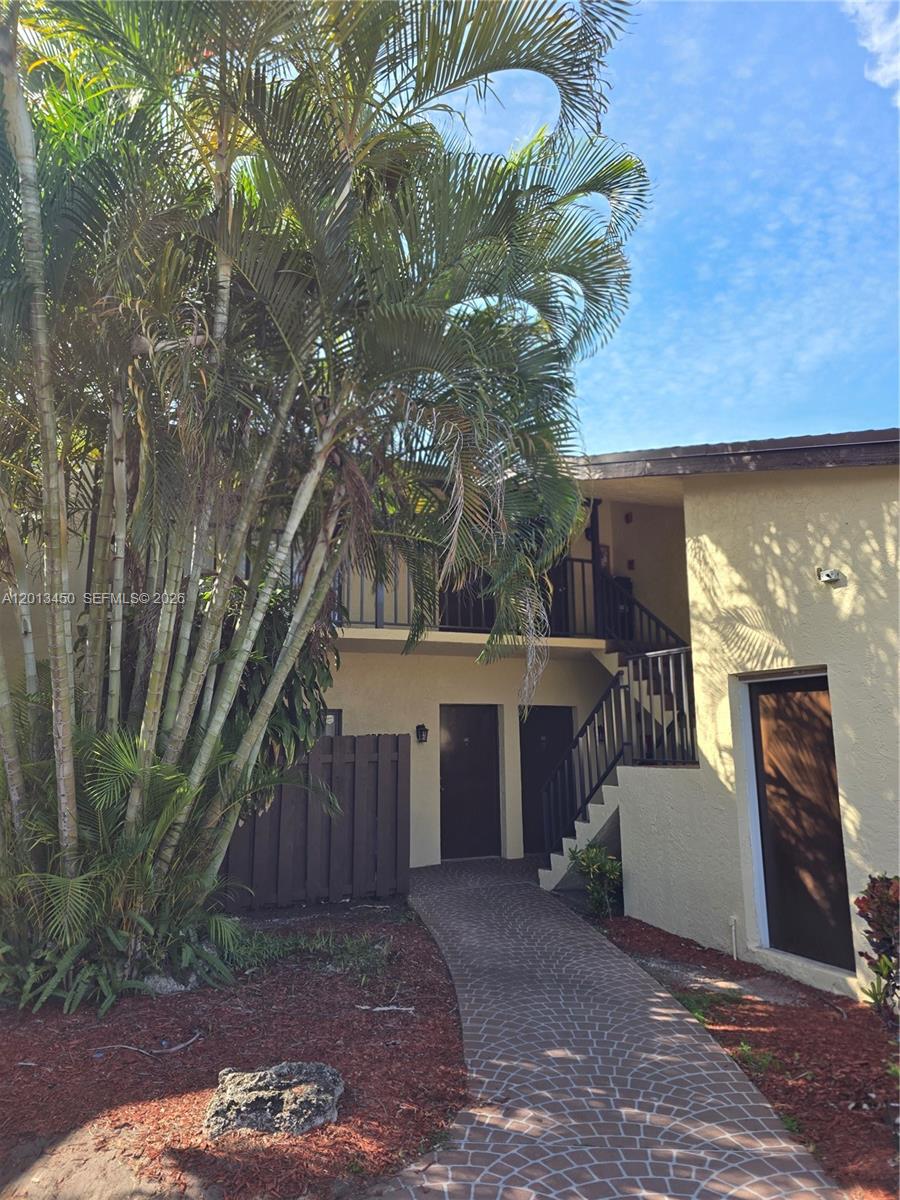 ISLAND HOUSE CONDOMINIUM - Residential