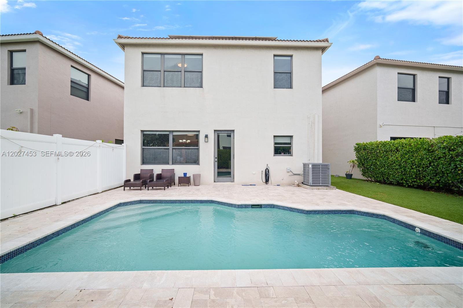 CHAMPION LAKES - Residential