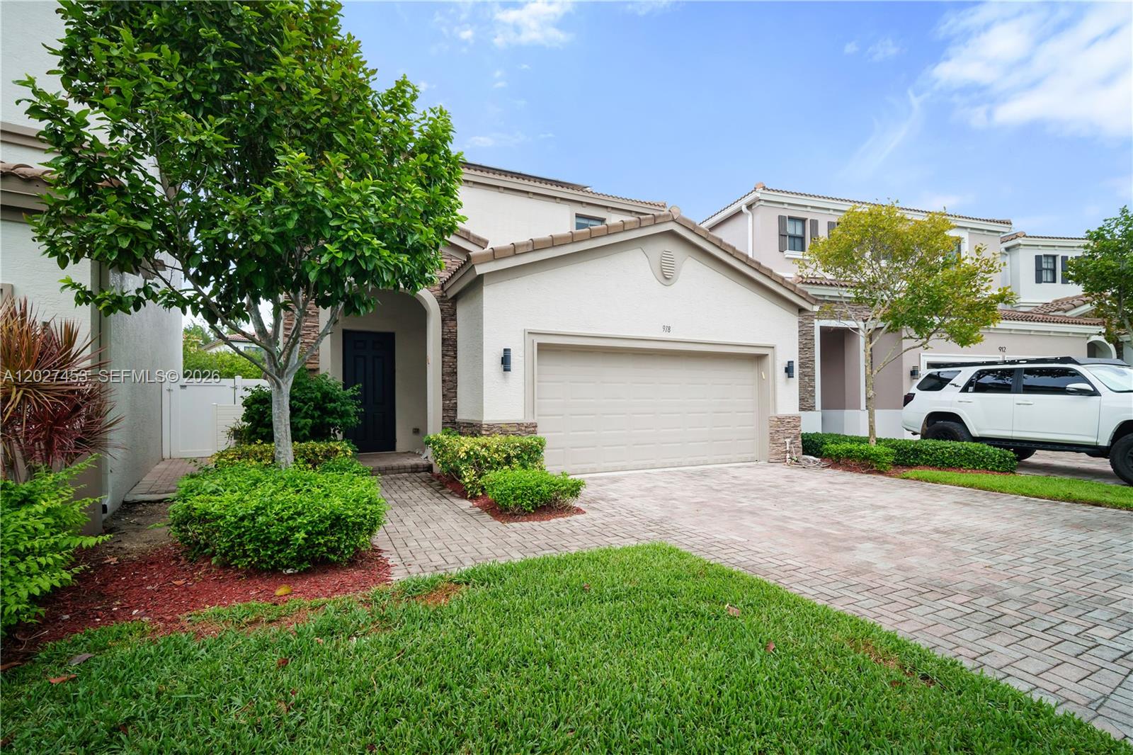CHAMPION LAKES - Residential