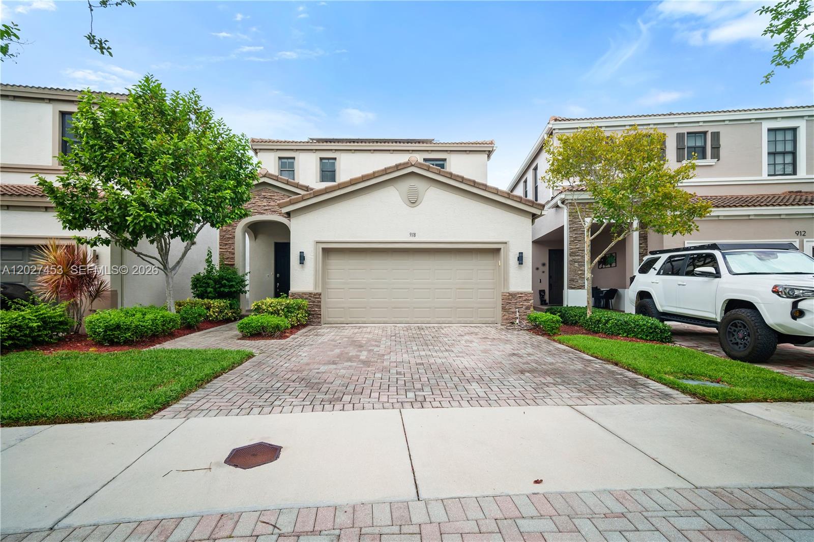 CHAMPION LAKES - Residential