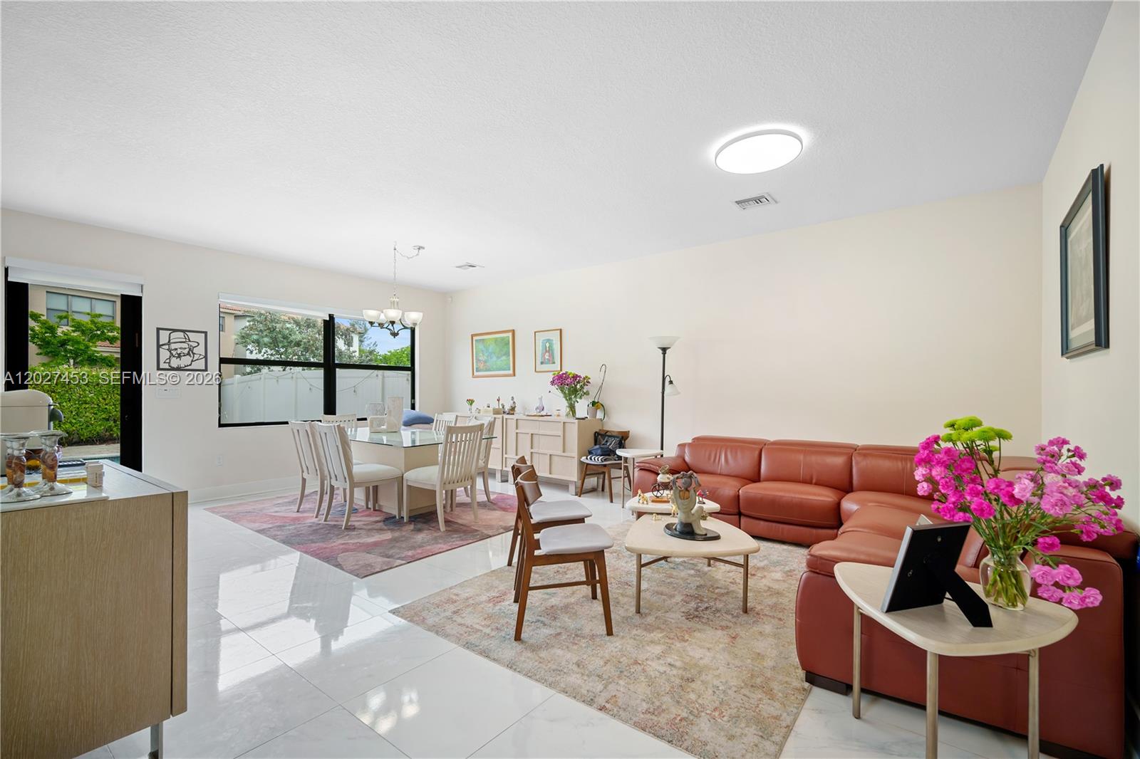 CHAMPION LAKES - Residential