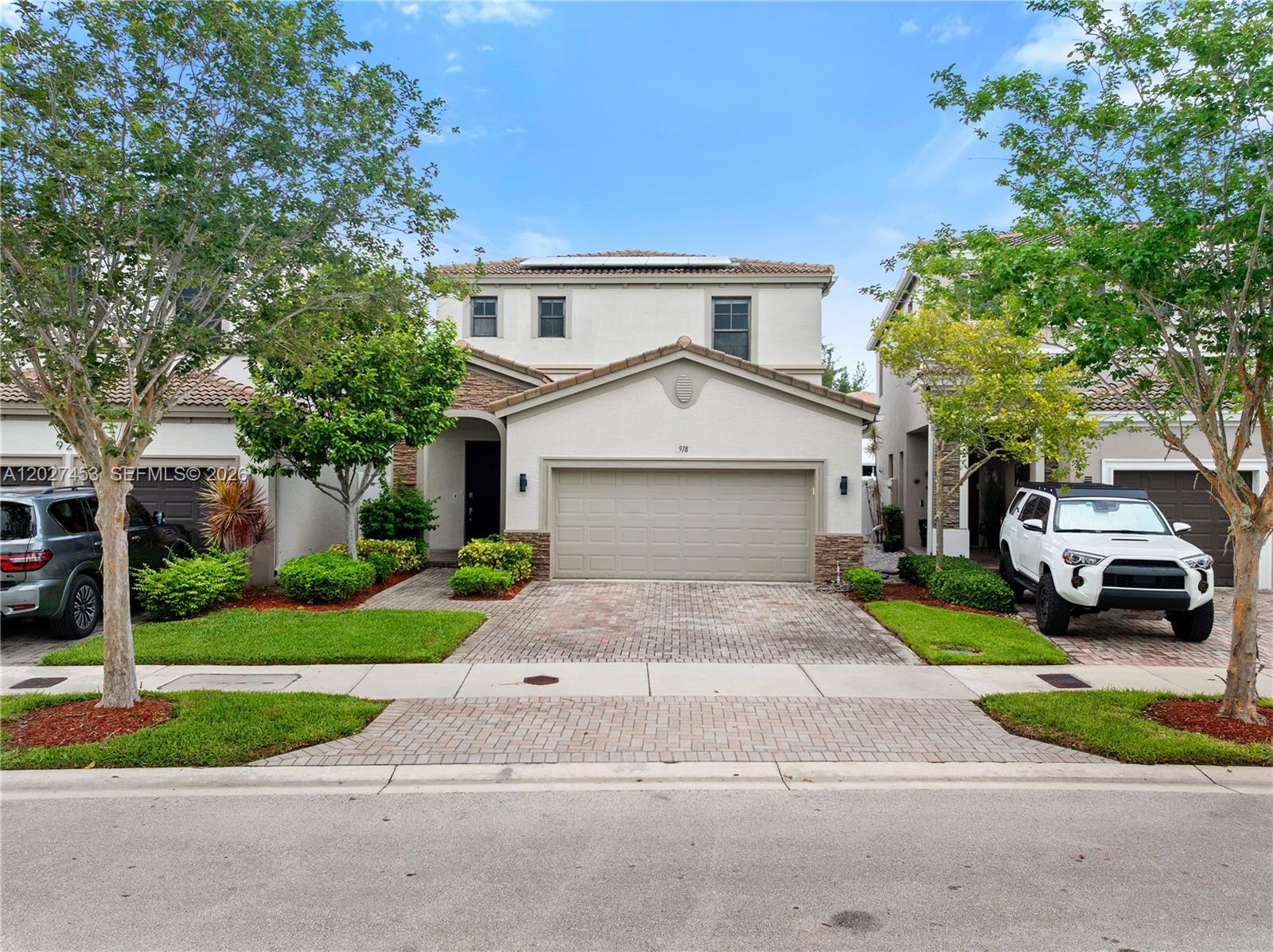 CHAMPION LAKES - Residential