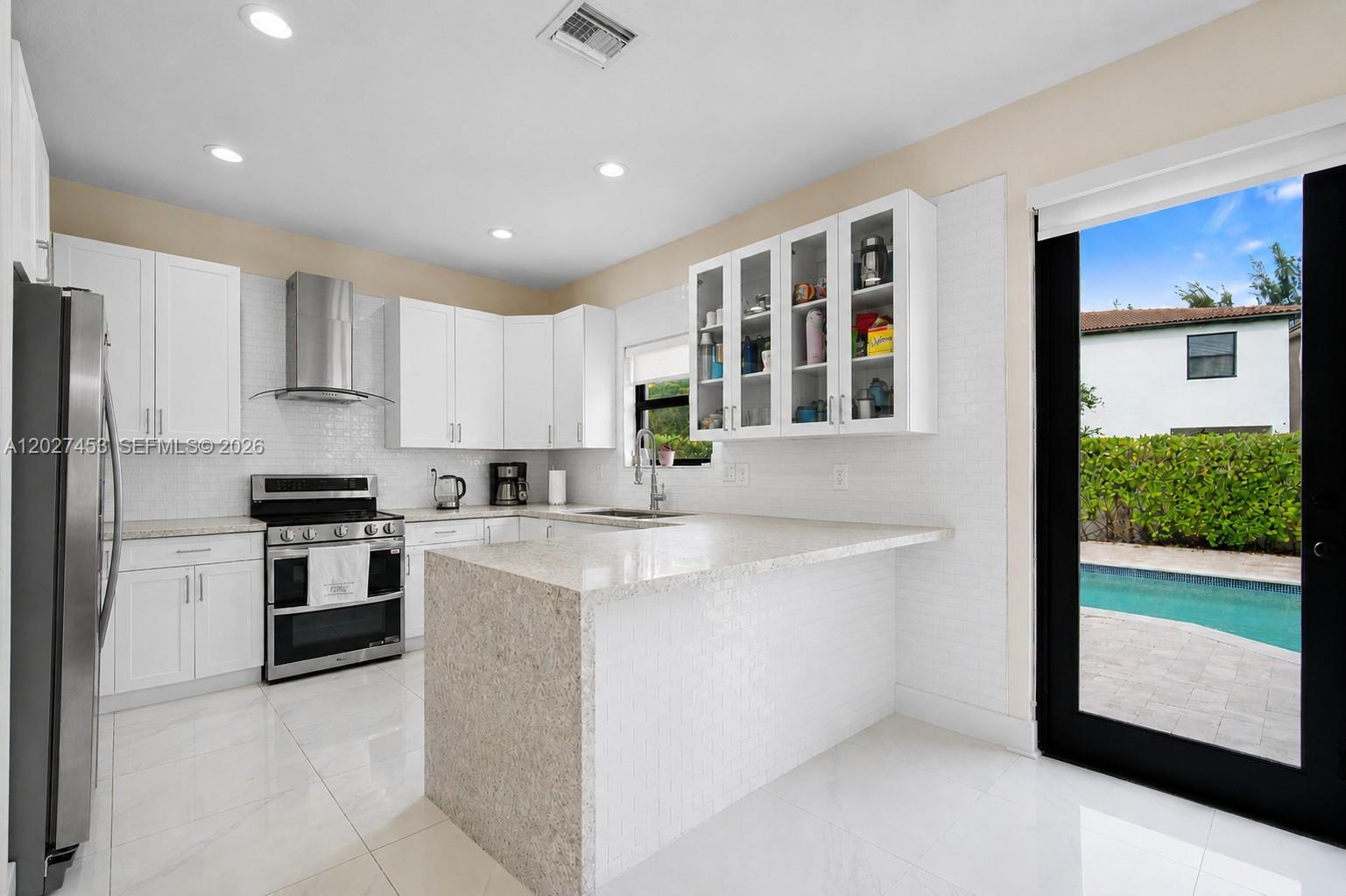 CHAMPION LAKES - Residential
