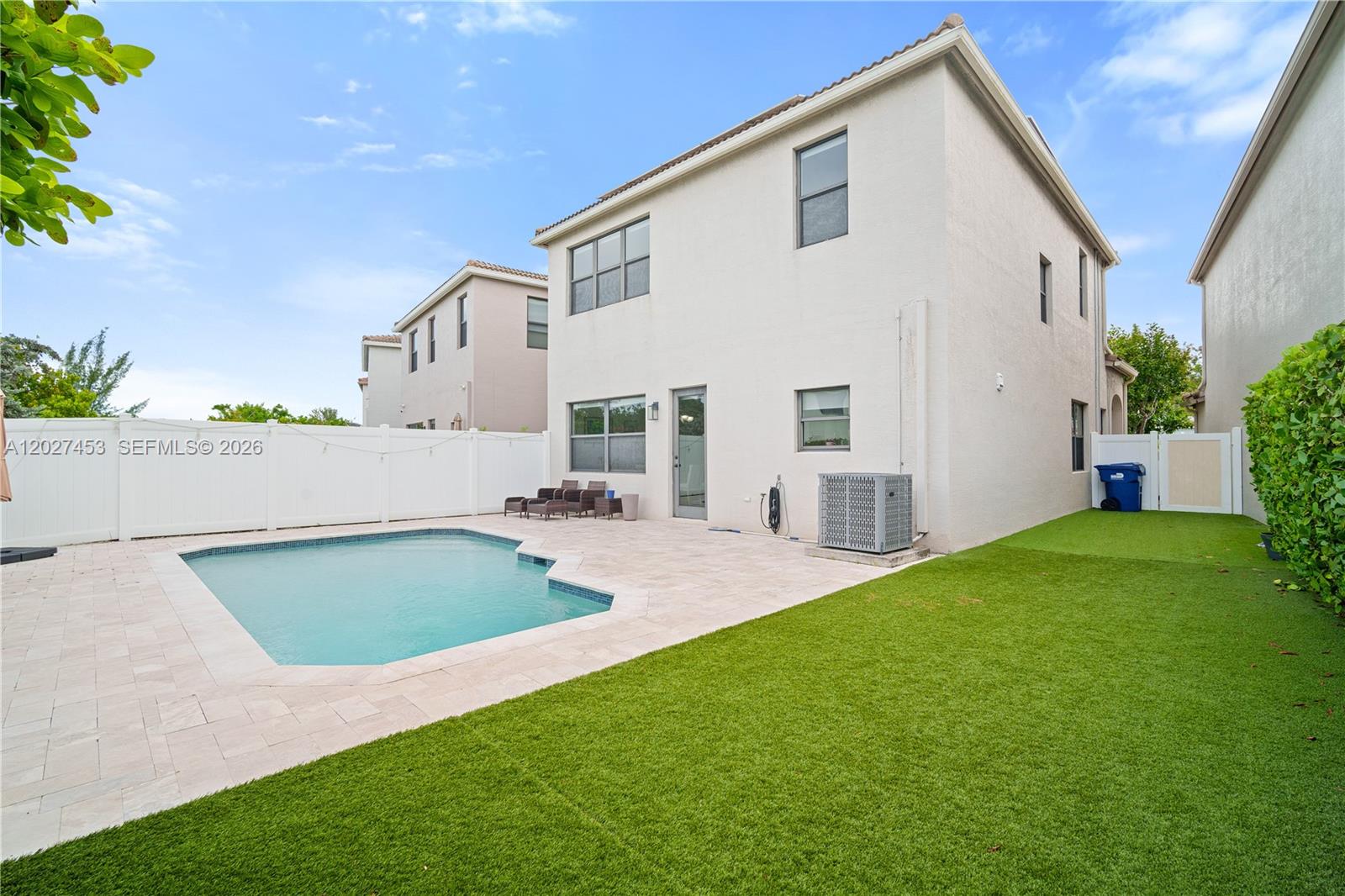 CHAMPION LAKES - Residential