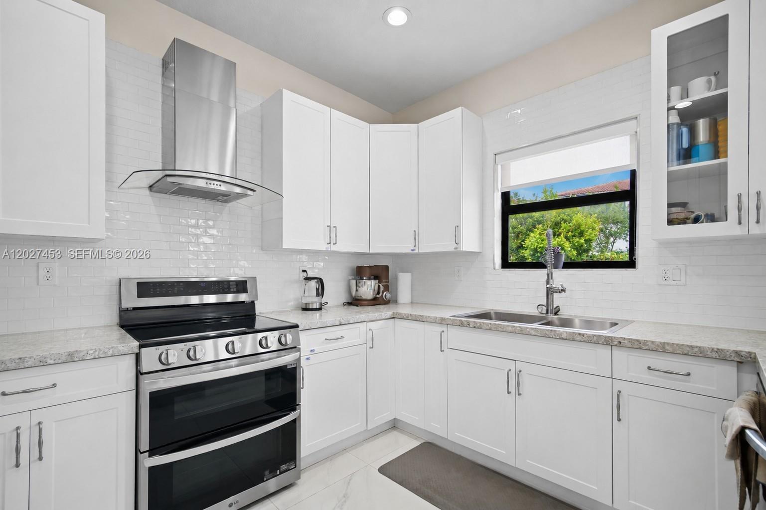 CHAMPION LAKES - Residential