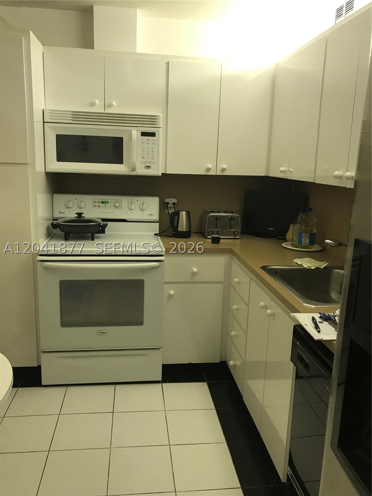 HEMISPHERES CONDO - Residential Lease