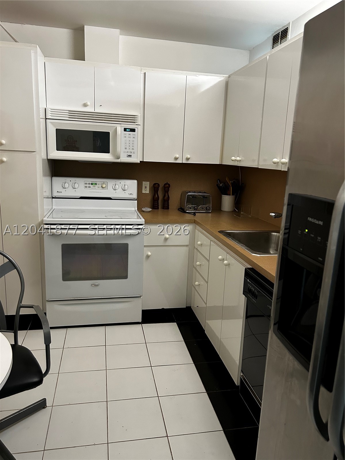 HEMISPHERES CONDO - Residential Lease