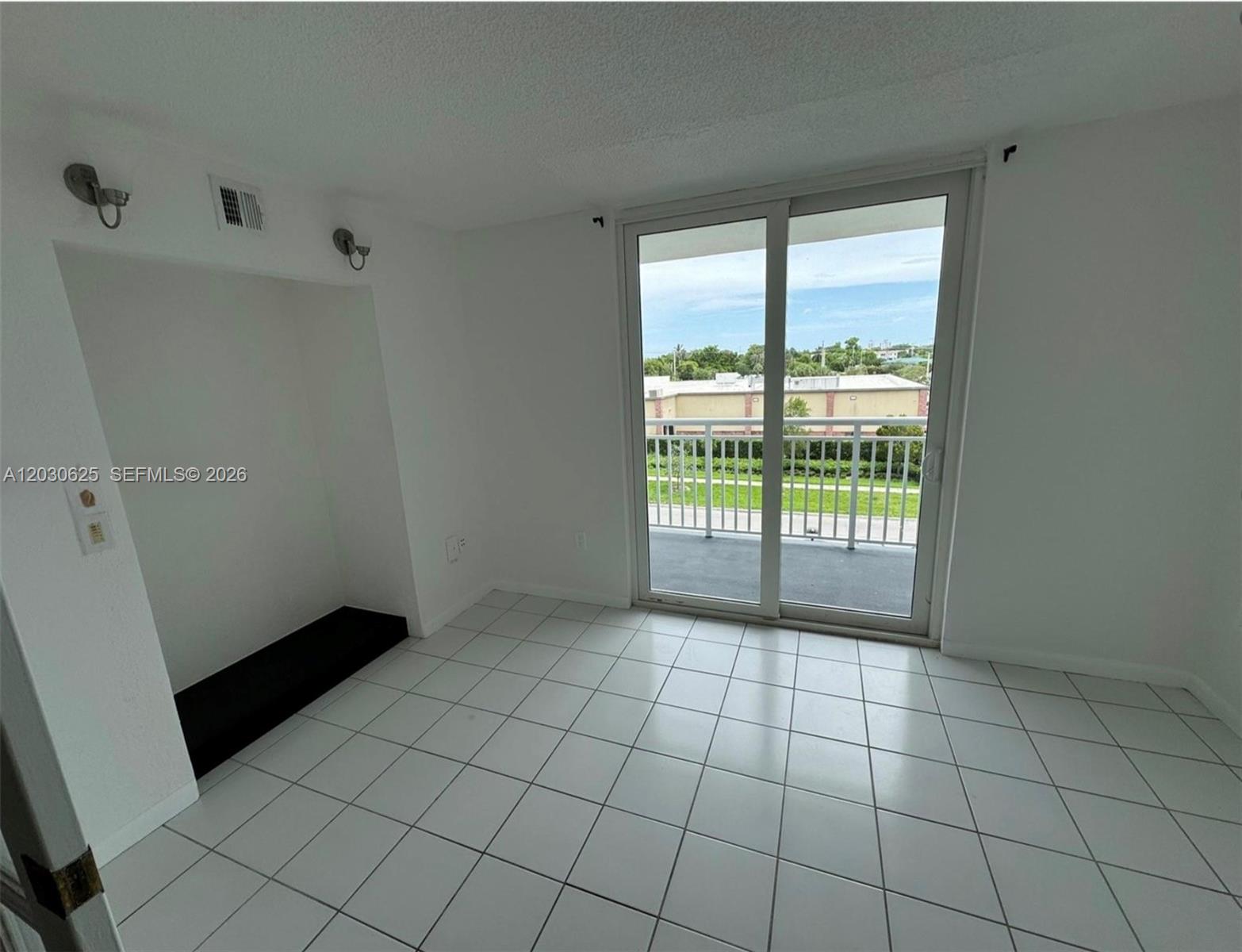 HARBOUR POINTE OF MIAMI C - Residential