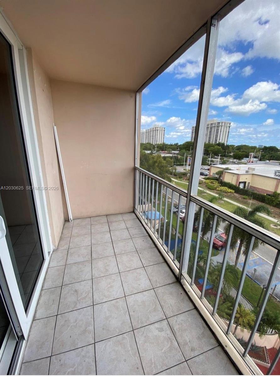 HARBOUR POINTE OF MIAMI C - Residential