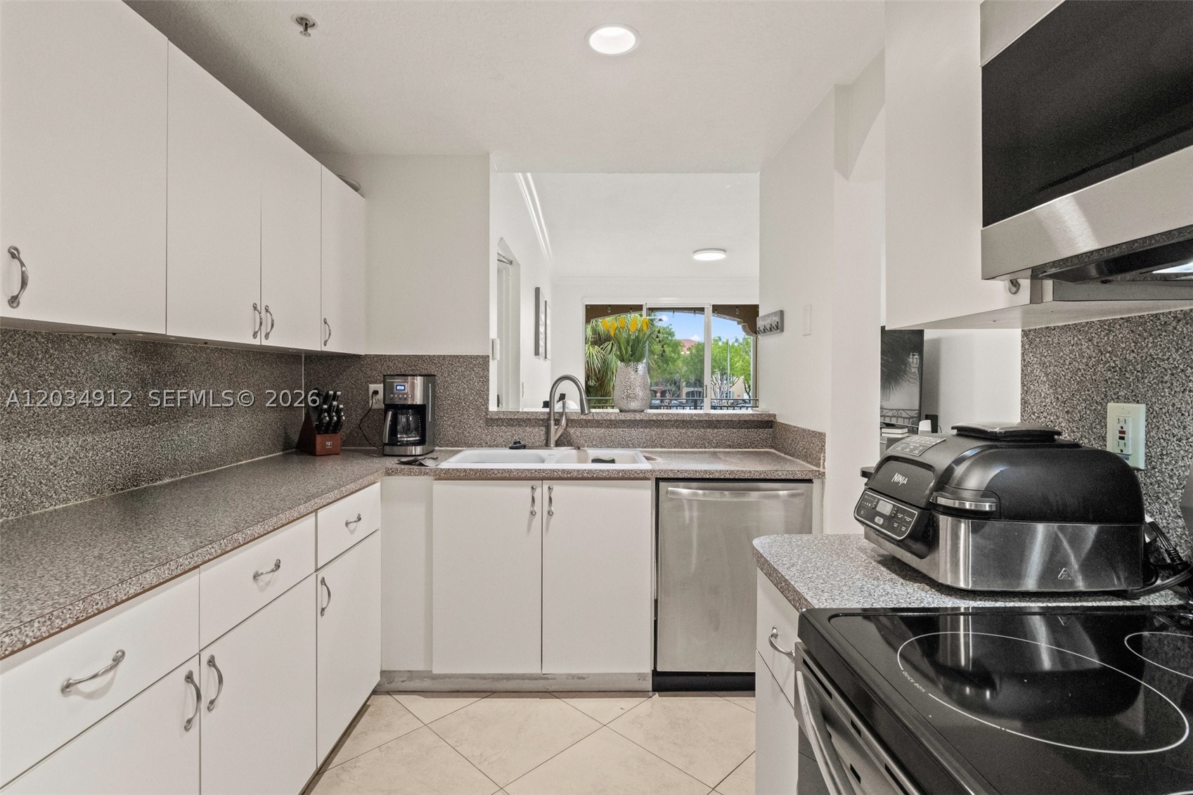 THE COURTS AT DORAL ISLES - Residential