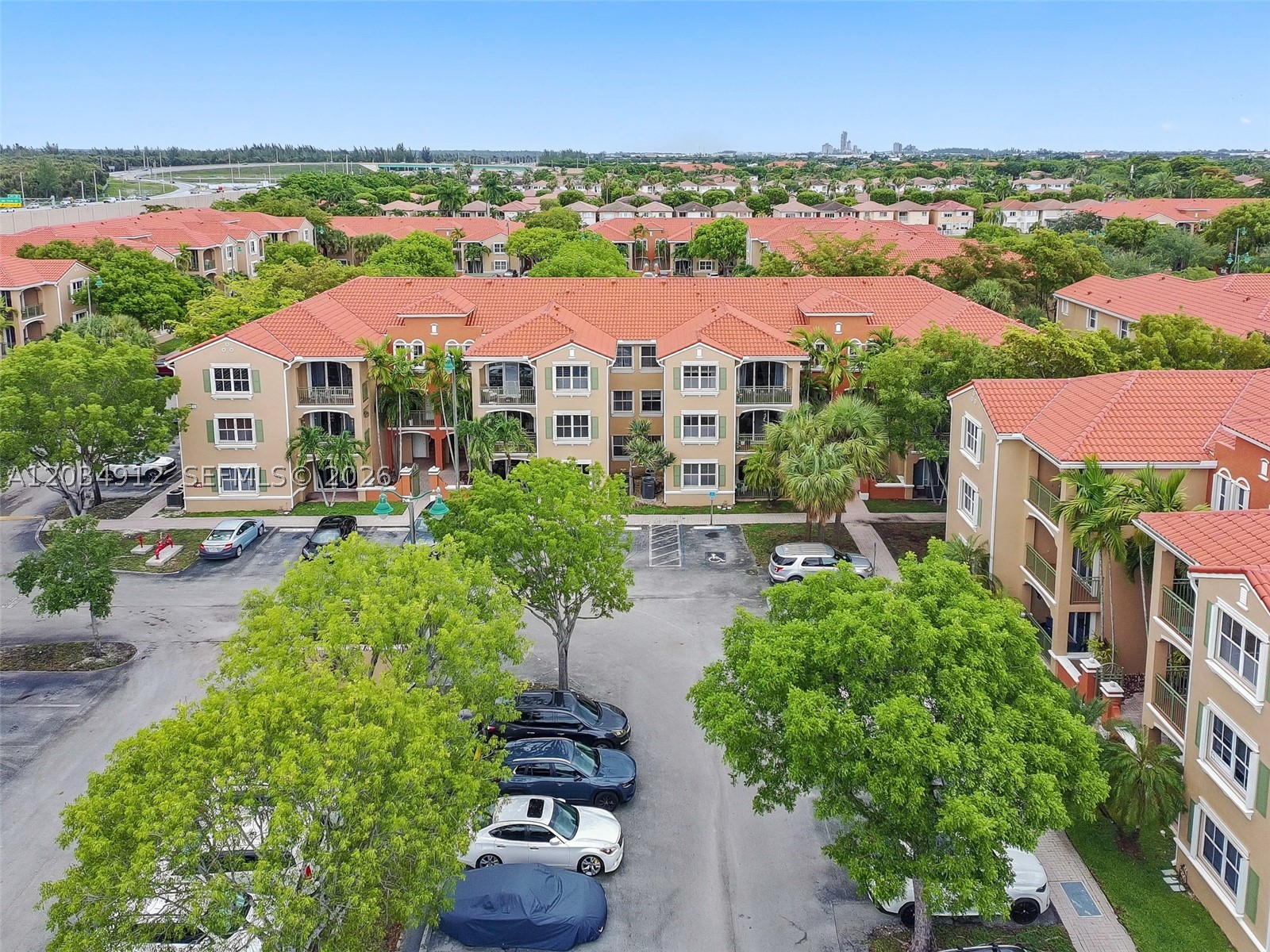 THE COURTS AT DORAL ISLES - Residential
