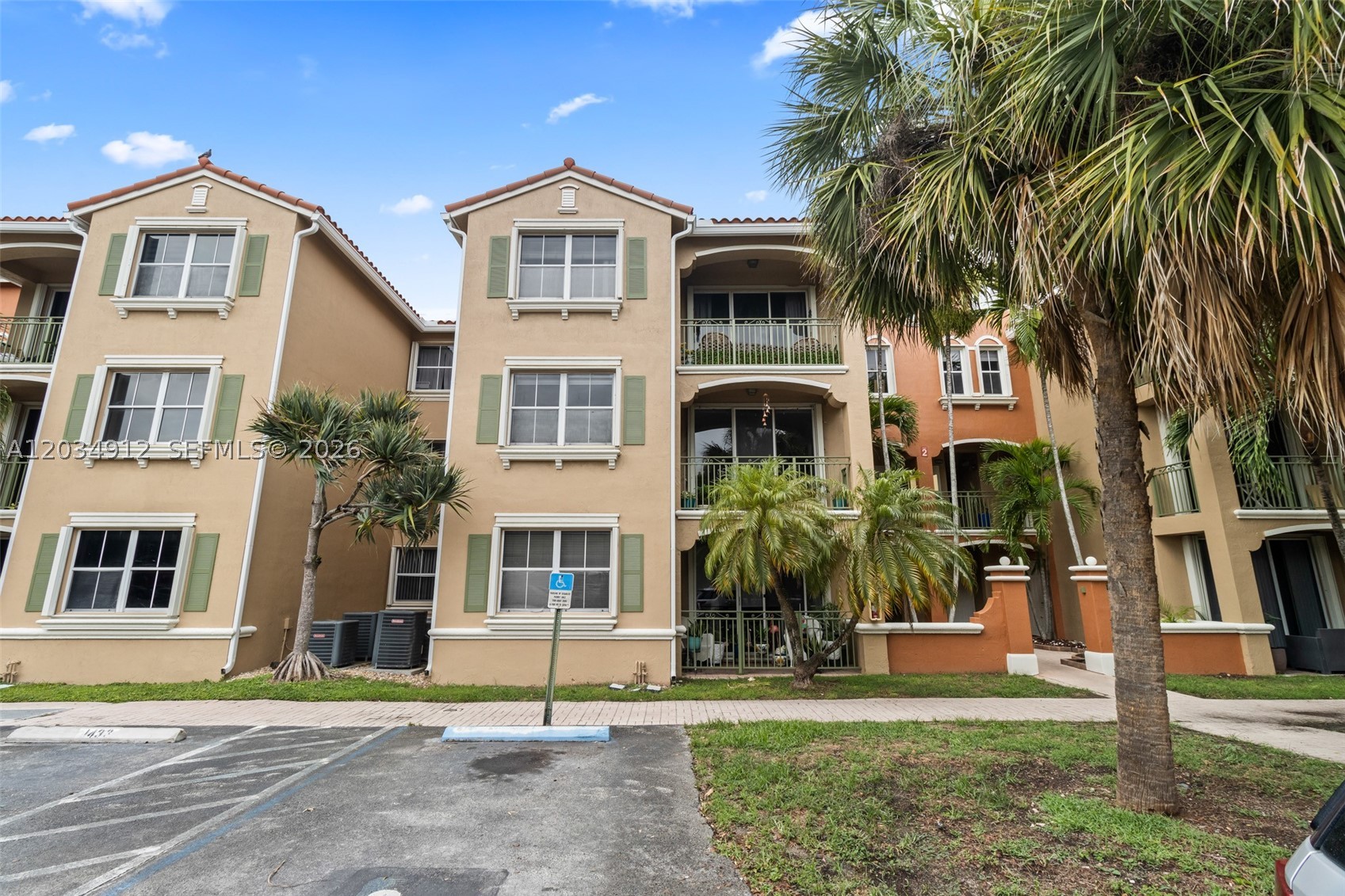 THE COURTS AT DORAL ISLES - Residential