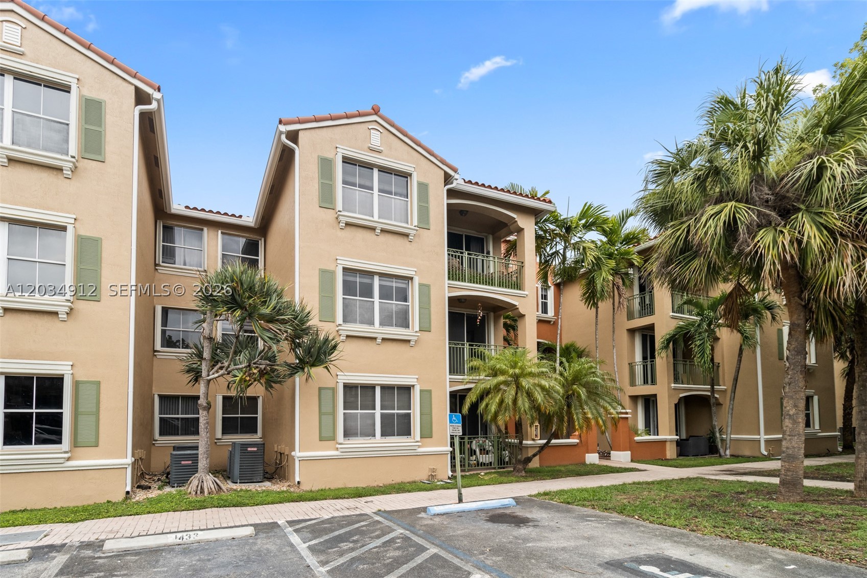 THE COURTS AT DORAL ISLES - Residential