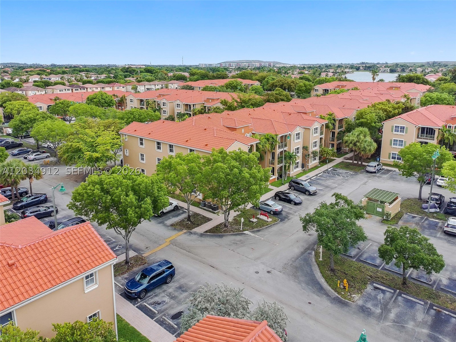 THE COURTS AT DORAL ISLES - Residential
