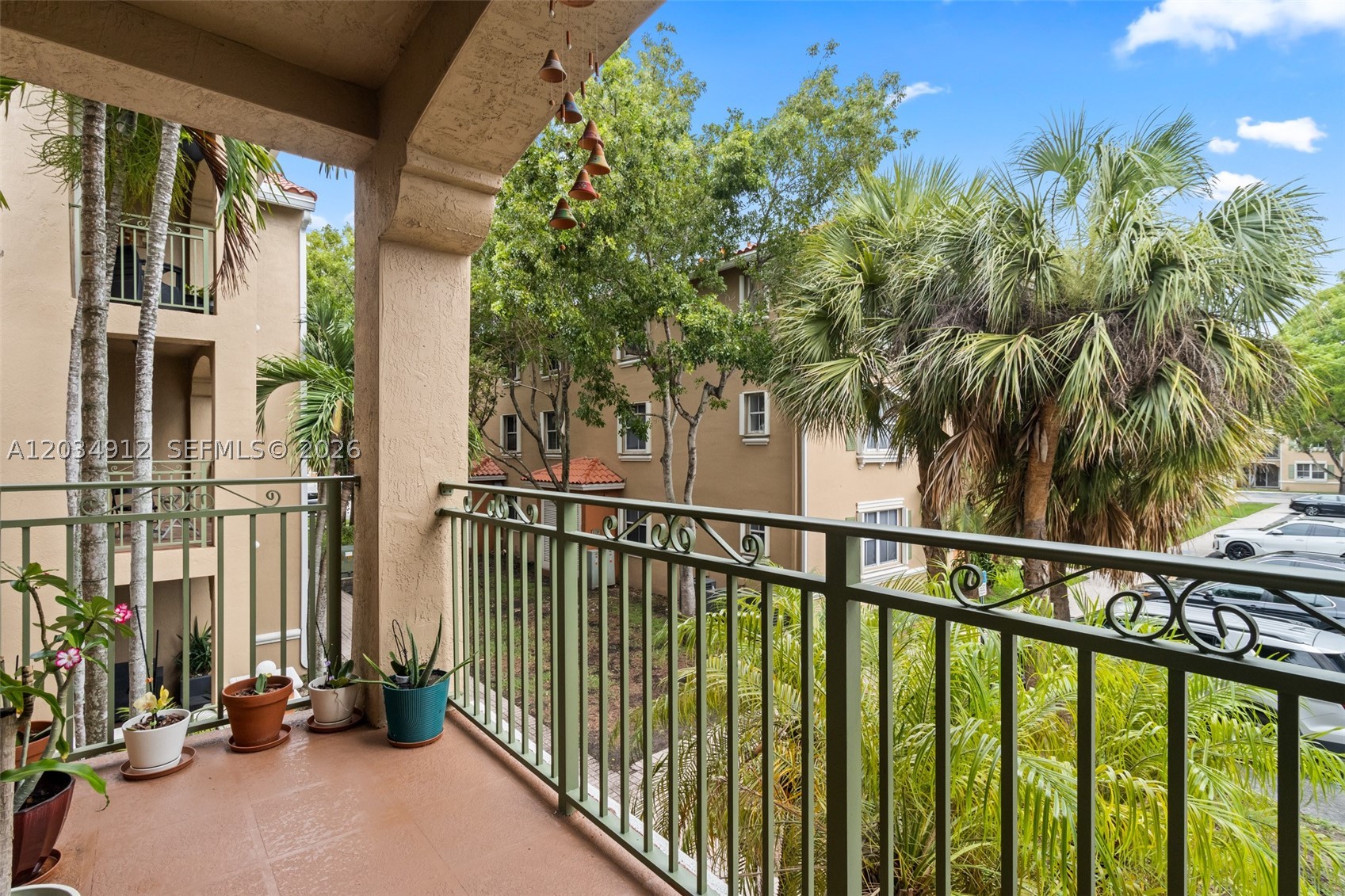 THE COURTS AT DORAL ISLES - Residential