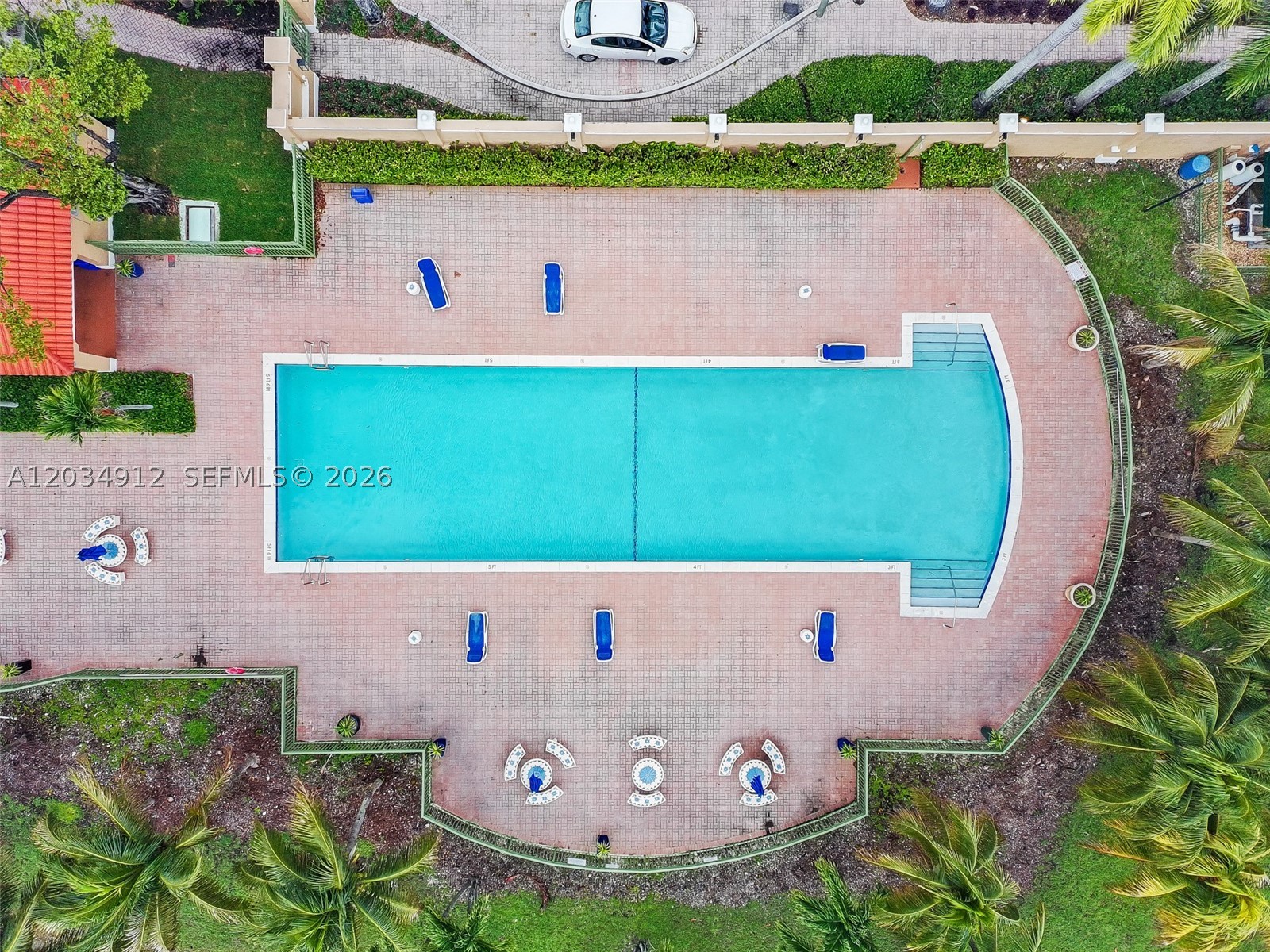 THE COURTS AT DORAL ISLES - Residential