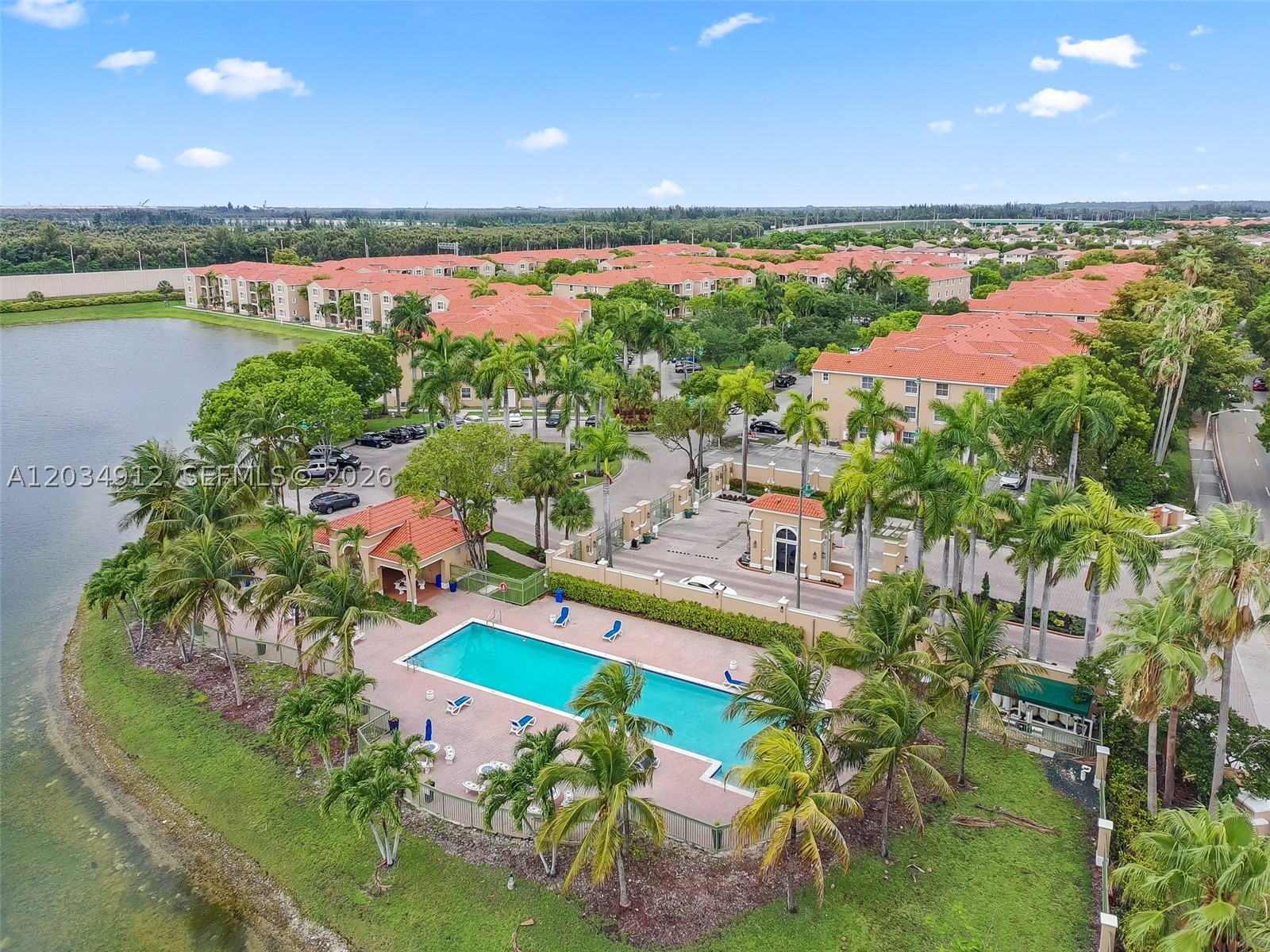 THE COURTS AT DORAL ISLES - Residential