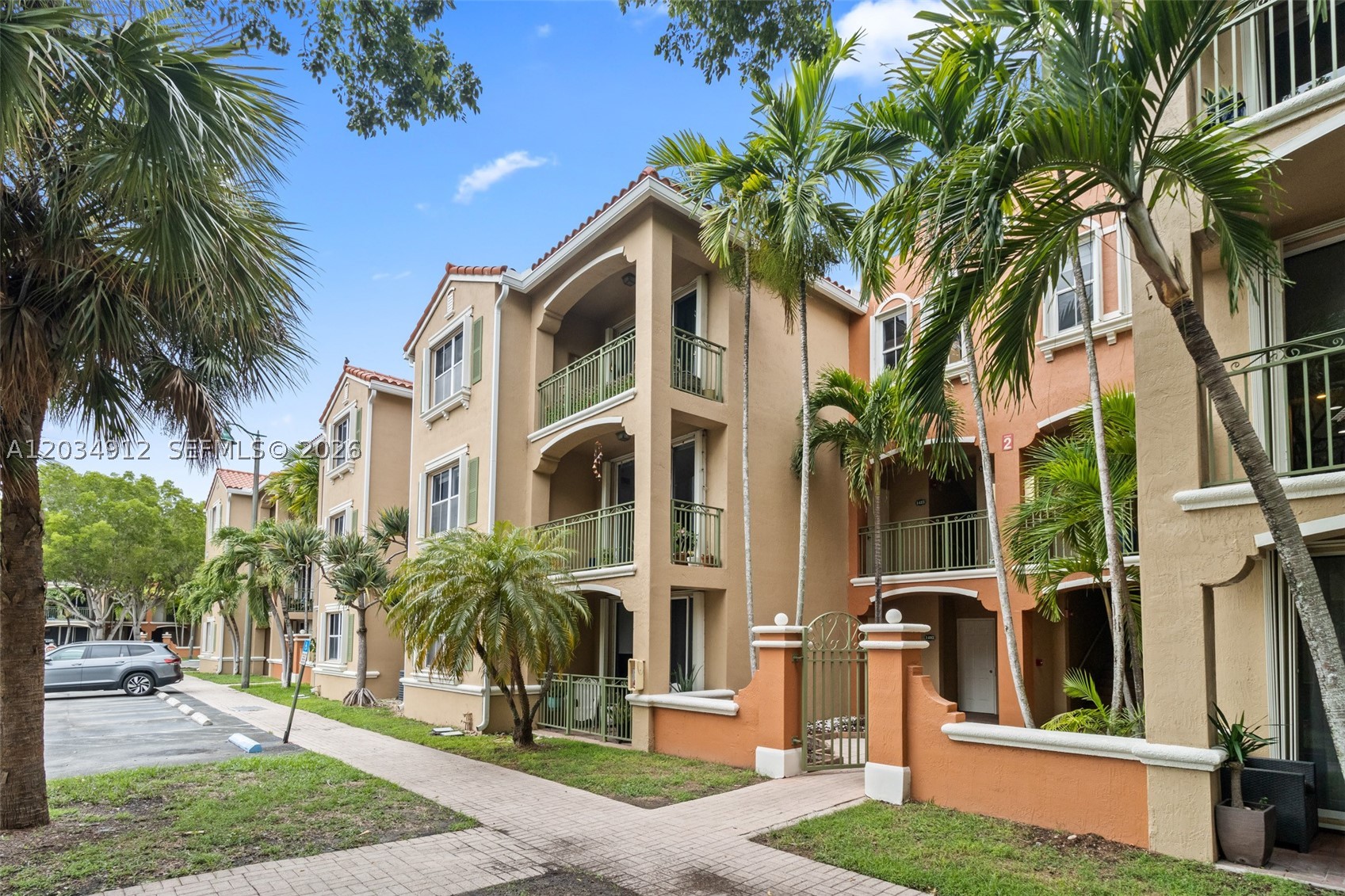 THE COURTS AT DORAL ISLES - Residential