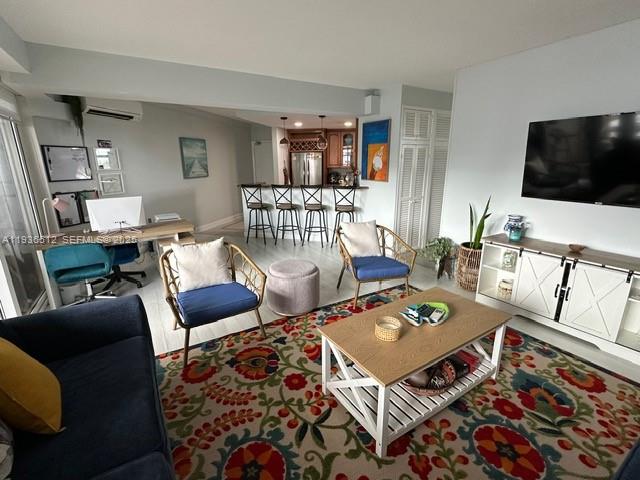 Cozy 1/1  remodeled apt with beautiful ocean views. Open concept design, excellent entry of light. You can enjoy fast and direct ocean access.