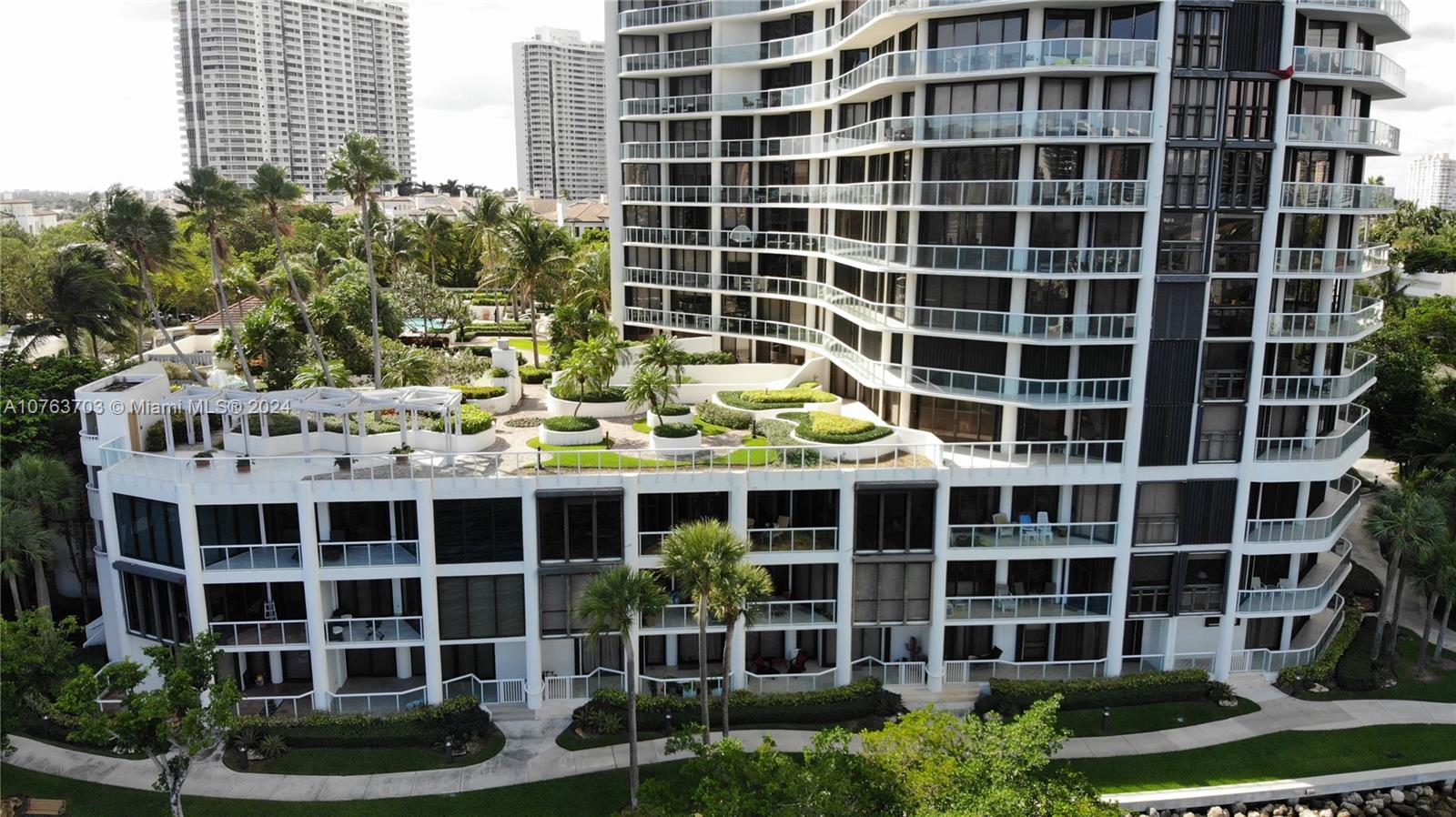 Williams Island - Residential