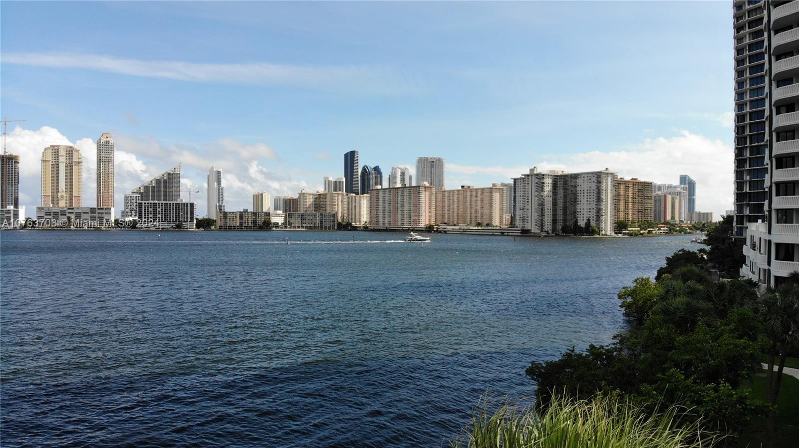 Williams Island - Residential