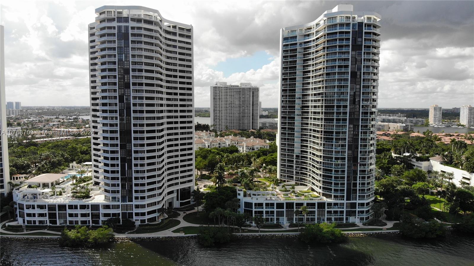 Williams Island - Residential