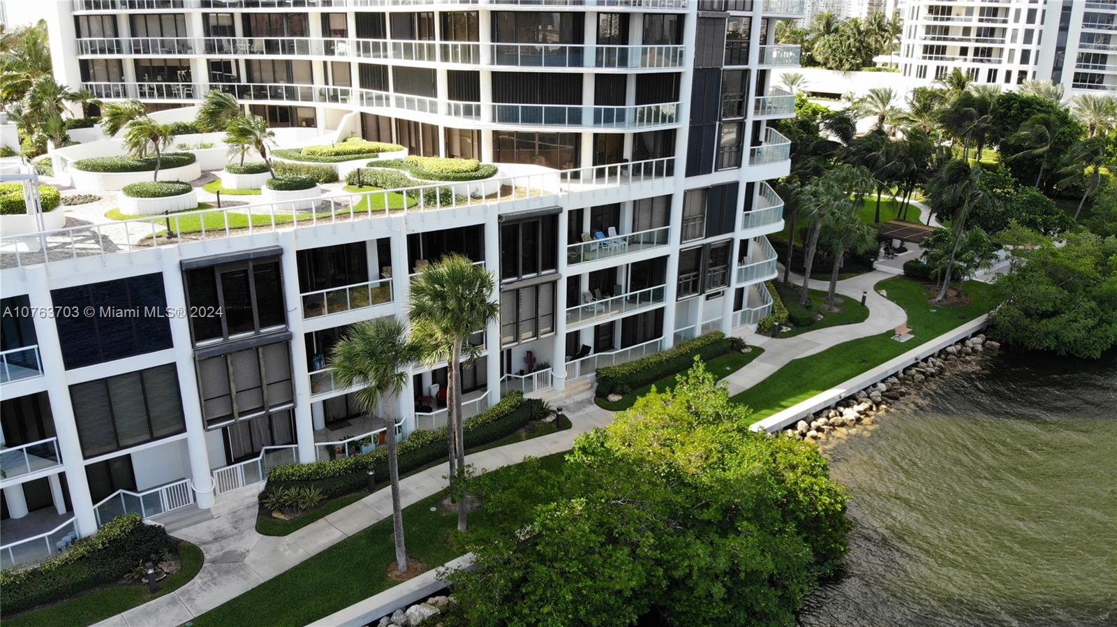 Williams Island - Residential