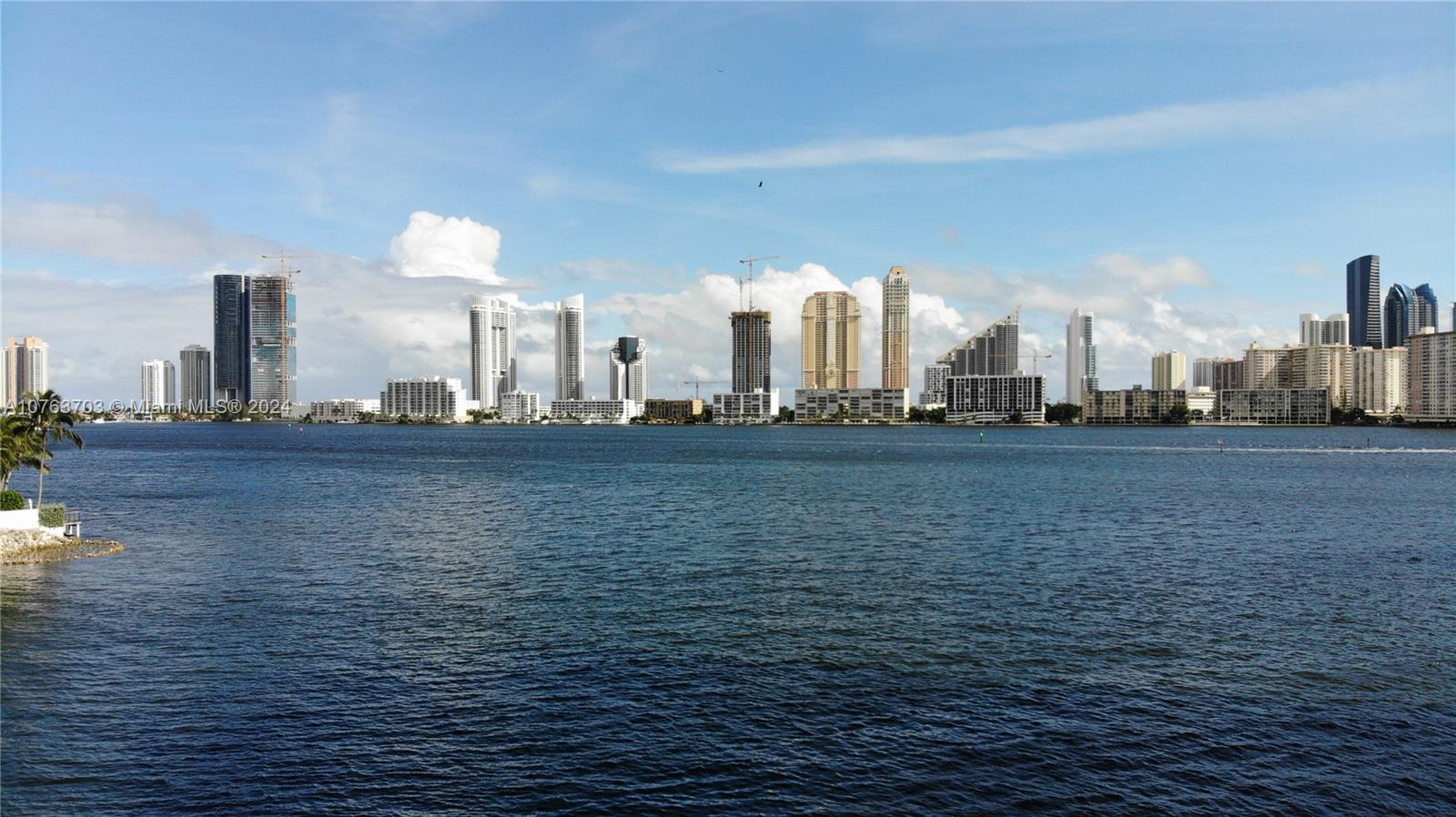 Williams Island - Residential