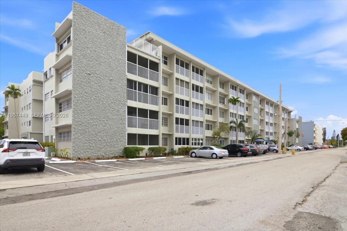 THIRD GULFSTREAM GARDEN - Residential