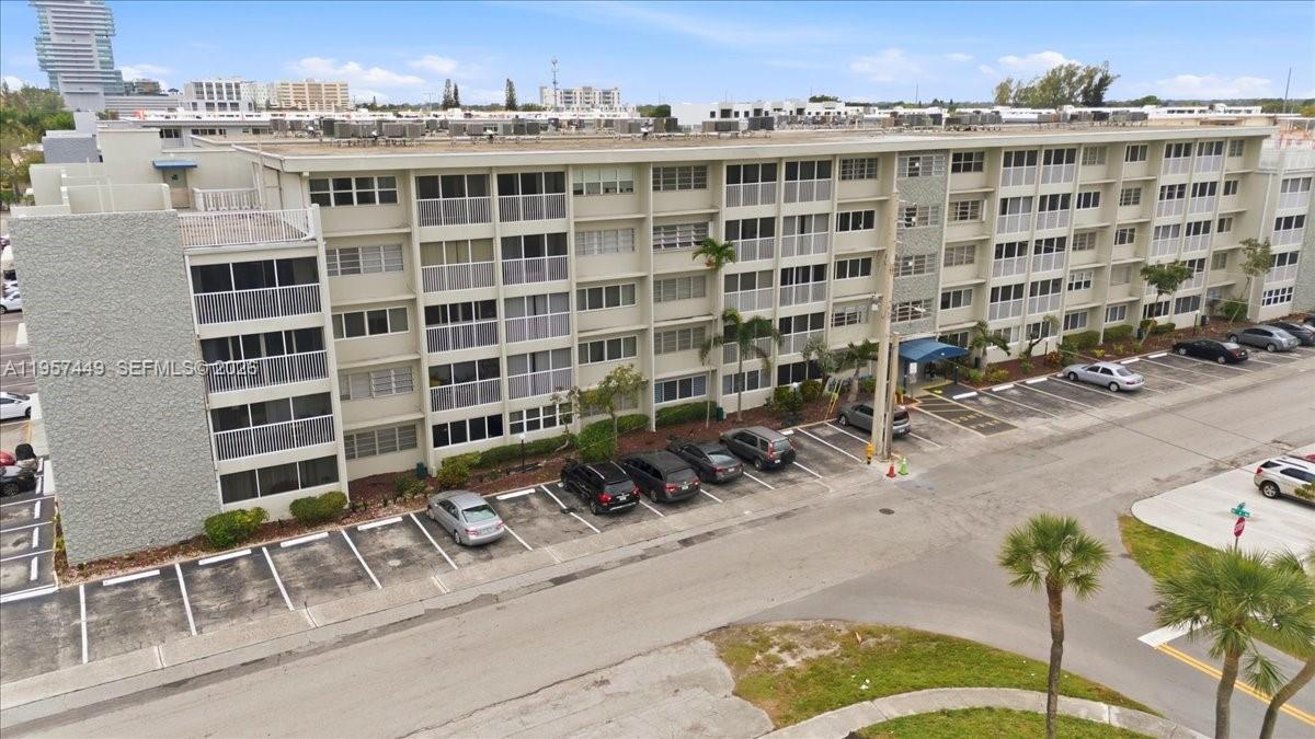 THIRD GULFSTREAM GARDEN - Residential
