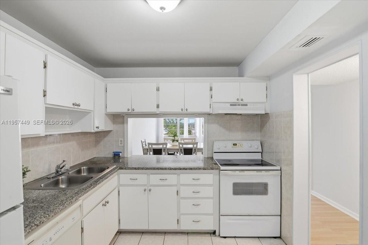 THIRD GULFSTREAM GARDEN - Residential
