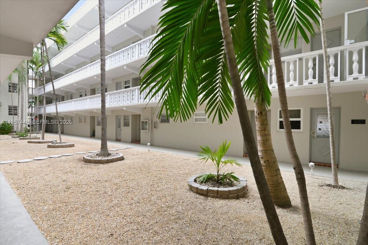 THIRD GULFSTREAM GARDEN - Residential