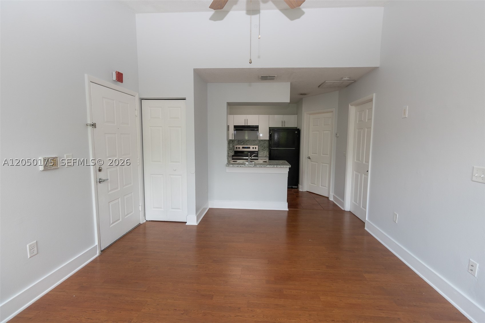 LA HACIENDA COUNTRY CLUB - Residential Lease